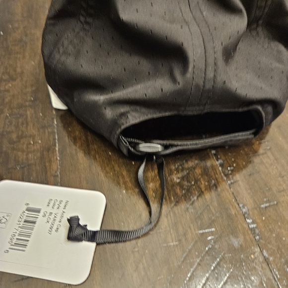 Varley cap - Picture 3 of 3